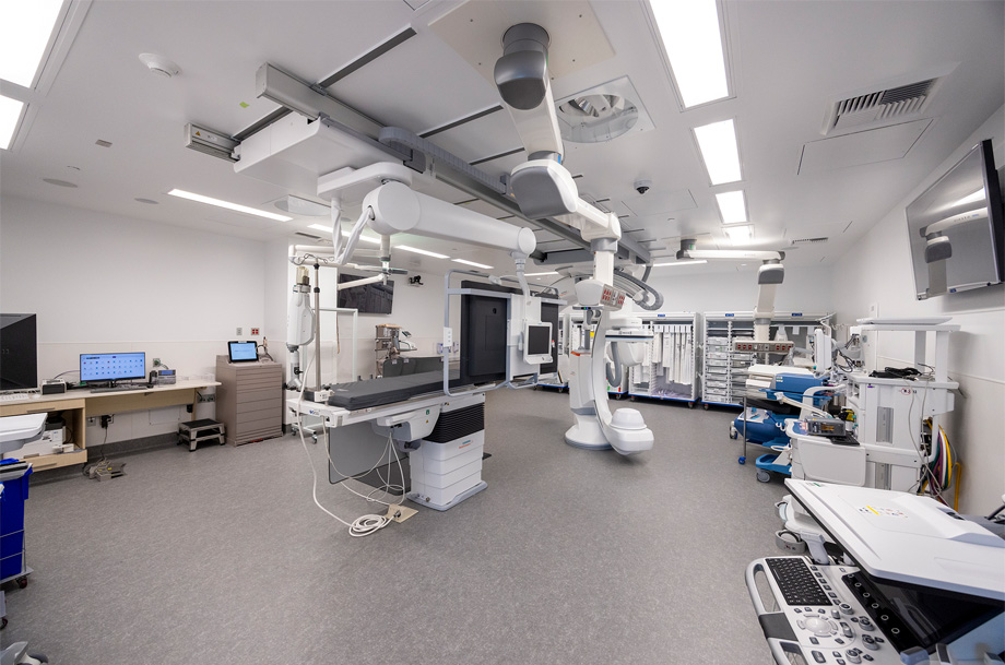 inside of an operating room with table in the middle and various equipment surrounding it